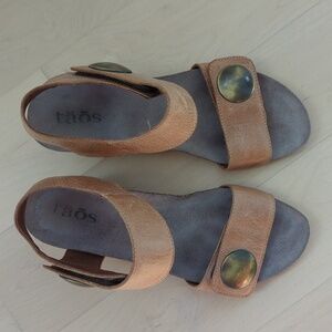 Taos Footwear Women's Brown Sandals with Brass Accents